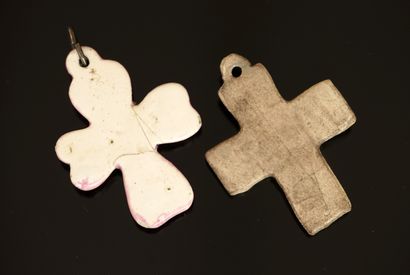 Dans le goût MITHE ESTELT, PENDENTIF CROIX...