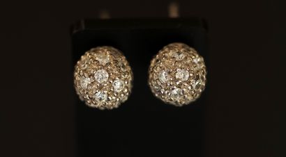 PAIRE DE CLOUS D'OREILLES en argent min 800/°°...
