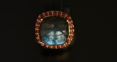 BAGUE en argent doré 925/°° sertie d'un cabochon...