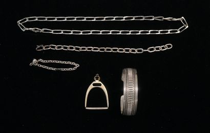 ENSEMBLE en argent min 800/°° comprenant...