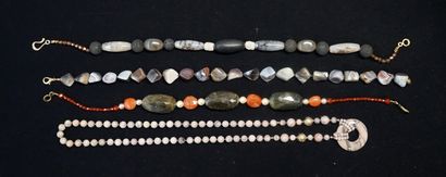 ENSEMBLE en pierres dures diverses ( agate,...