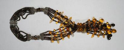 COLLIER cravate composé de 6 rangs de perles...
