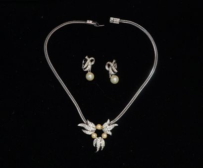 ENSEMBLE en métal argenté, strass et perles...
