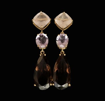 PAIRE DE PENDANTS D'OREILLES en argent doré...