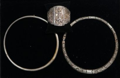 ENSEMBLE en argent min 800/°° comprenant...