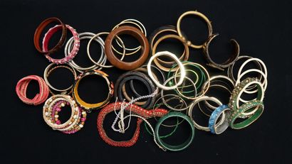 FANTAISIE - IMPORTANT LOT de BRACELETS JONC...