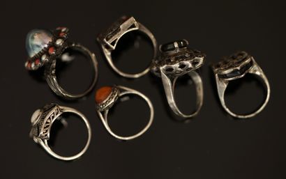 ENSEMBLE en argent min 800/°° comprenant...