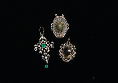 ENSEMBLE en argent min 800/°° comprenant...