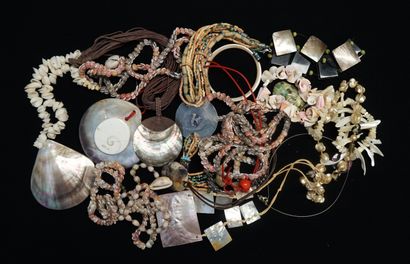 FANTAISIE - ENSEMBLE en coquillage, nacre...