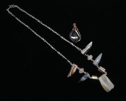 ENSEMBLE comprenant 1 COLLIER en métal argenté...