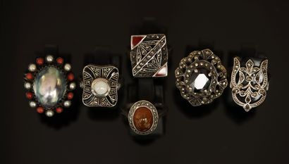ENSEMBLE en argent min 800/°° comprenant...
