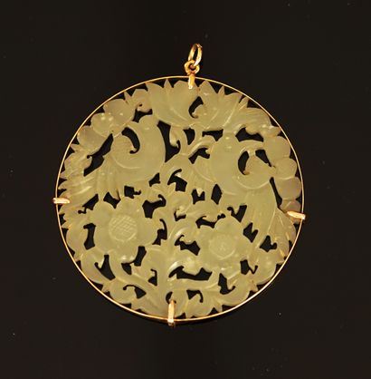 PENDENTIF circulaire centré d'une plaque...