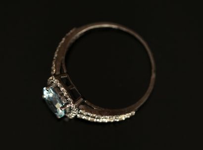 BAGUE en argent patiné noir 925/°° centrée...