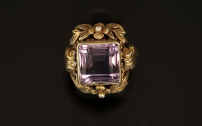 BAGUE en argent min 800/°° sertie d'une améthyste...