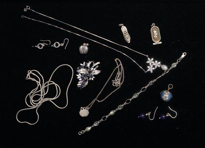 ENSEMBLE en argent min 800/°° comprenant...