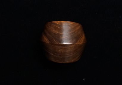 IMPORTANT BRACELET manchette en bois exotique...