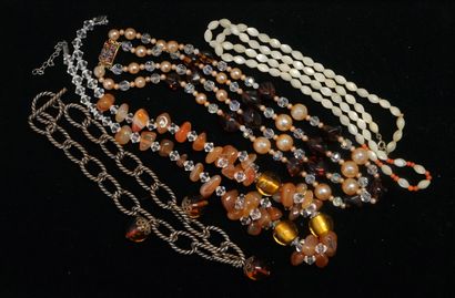 FANTAISIE - ENSEMBLE composé de 4 COLLIERS...
