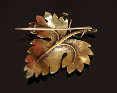 BROCHE en argent doré min 800/°° et épingle...