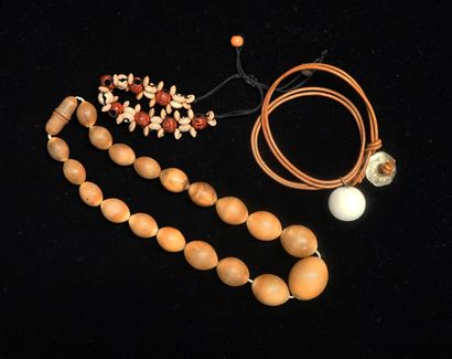 FANTAISIE - ENSEMBLE comprenant 2 COLLIERS...