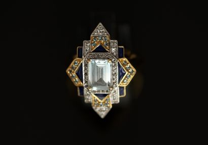 BAGUE en argent doré 925/°° de forme géométrique...
