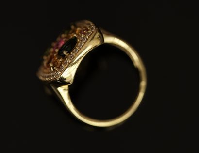 BAGUE en argent doré 925/°° à plateau rectangulaire...