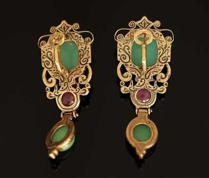 PAIRE DE PENDANTS D'OREILLES en or jaune...