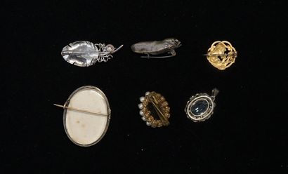 ENSEMBLE en argent min 800/°° comprenant...