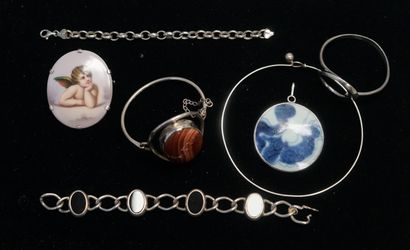 ENSEMBLE en argent min 800/°° comprenant...