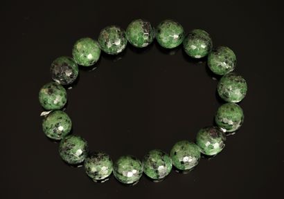 BRACELET de perles rondes facettées de zoïsite...
