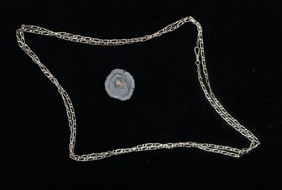ENSEMBLE en argent min 800/°° comprenant...