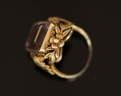 BAGUE en argent min 800/°° sertie d'une améthyste...