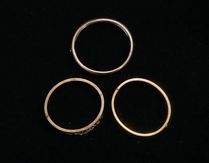 BRACELET jonc uni bombé ouvrant en argent...