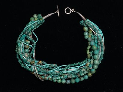 COLLIER 16 rangs de perles de turquoise naturelle...
