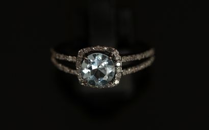 BAGUE en argent patiné noir 925/°° centrée...