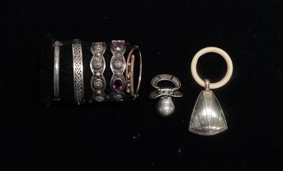 ENSEMBLE en argent min 800/°° comprenant...