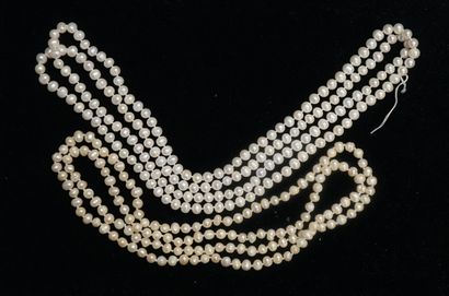 ENSEMBLE comprenant 2 SAUTOIRS de perles...