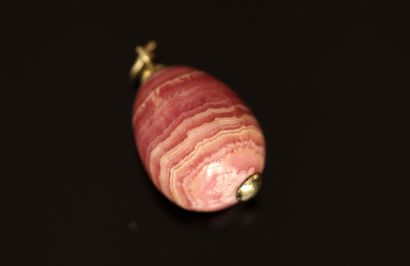 BRELOQUE en forme de d'oeuf en rhodochrosite,...