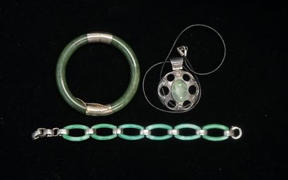 ENSEMBLE en argent min 800/°° comprenant...