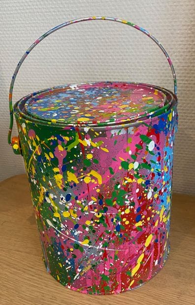 MR. BRAINWASH (Né en 1966)
Splash Paint Bucket...