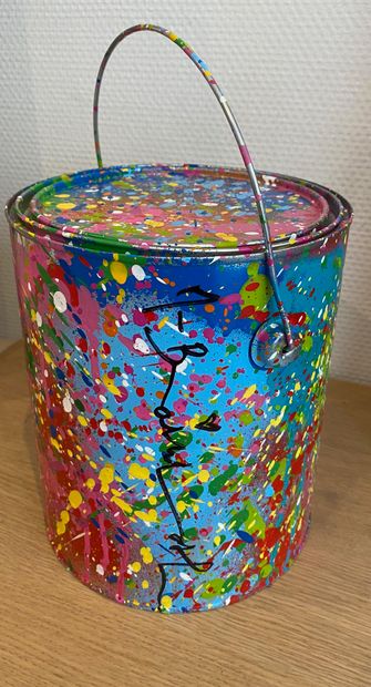MR. BRAINWASH (Né en 1966)
Splash Paint Bucket...
