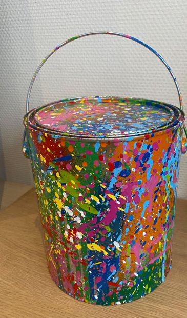 MR. BRAINWASH (Né en 1966)
Splash Paint Bucket...