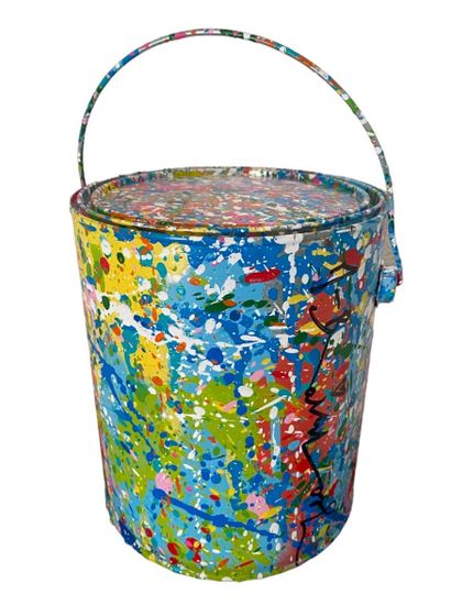 MR. BRAINWASH (Né en 1966)
Splash Paint Bucket...