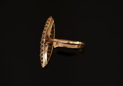 BAGUE MARQUISE en or rose 14K (585/°°) centrée...