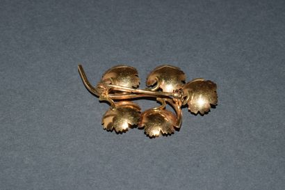 BROCHE en or jaune 18K (750/°°) à motif de...