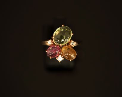 BAGUE en or rose 18k (750/°°) ornée de 3...