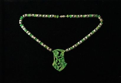 COLLIER en métal chromé et composite vert...