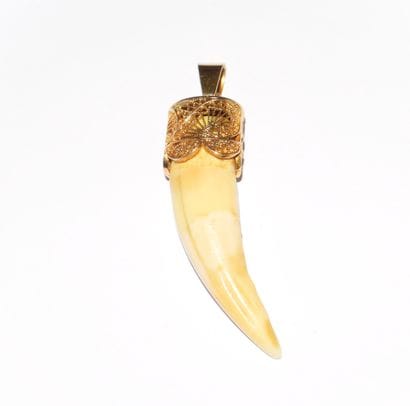 Filigreed pendant in 18K (750°/°°) yellow...