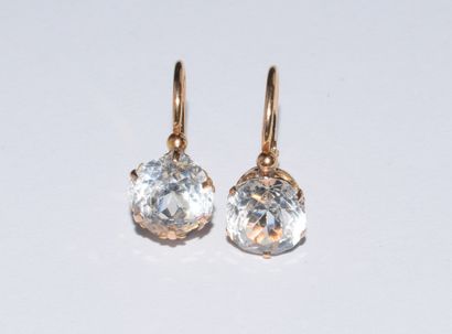 PAIRE DE DORMEUSES en or jaune 18K (750/°°),...