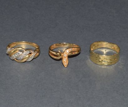 ENSEMBLE de 3 BAGUES en or jaune 18K (750/°°)...