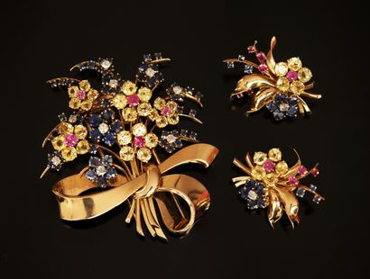 Set in 18K (750/°°) yellow gold comprising...